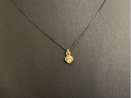 07028